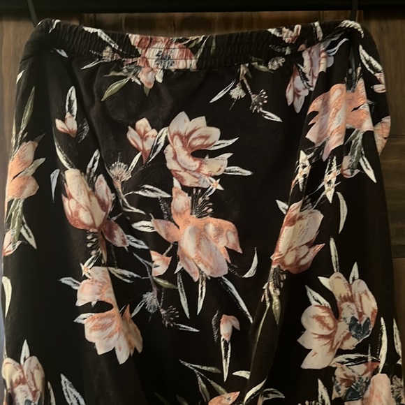 Floral black Romper - Picture 2 of 4